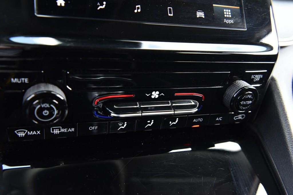 Jeep Grand Cherokee Vehicle Image 16