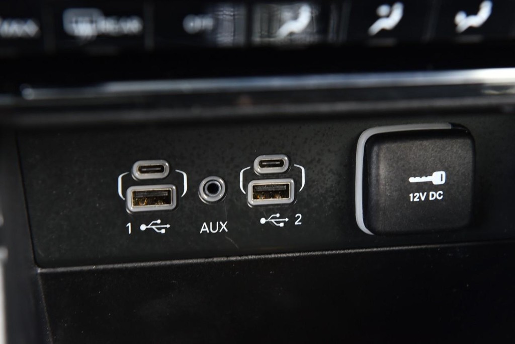 Jeep Grand Cherokee Vehicle Image 17