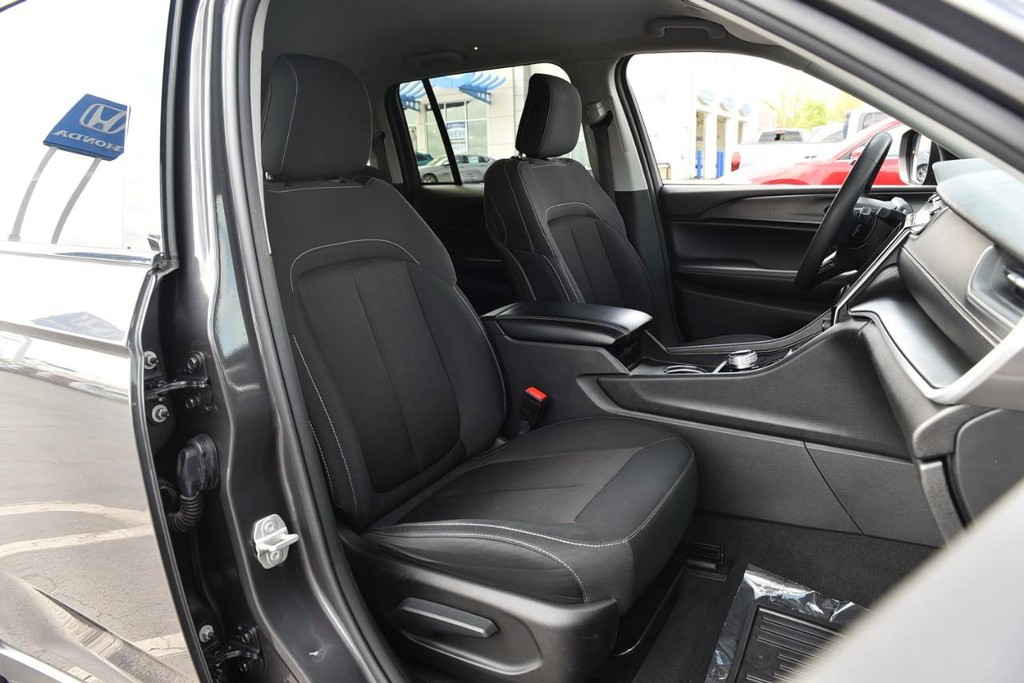 Jeep Grand Cherokee Vehicle Image 20
