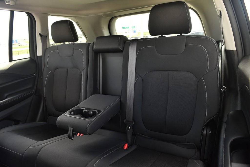 Jeep Grand Cherokee Vehicle Image 21