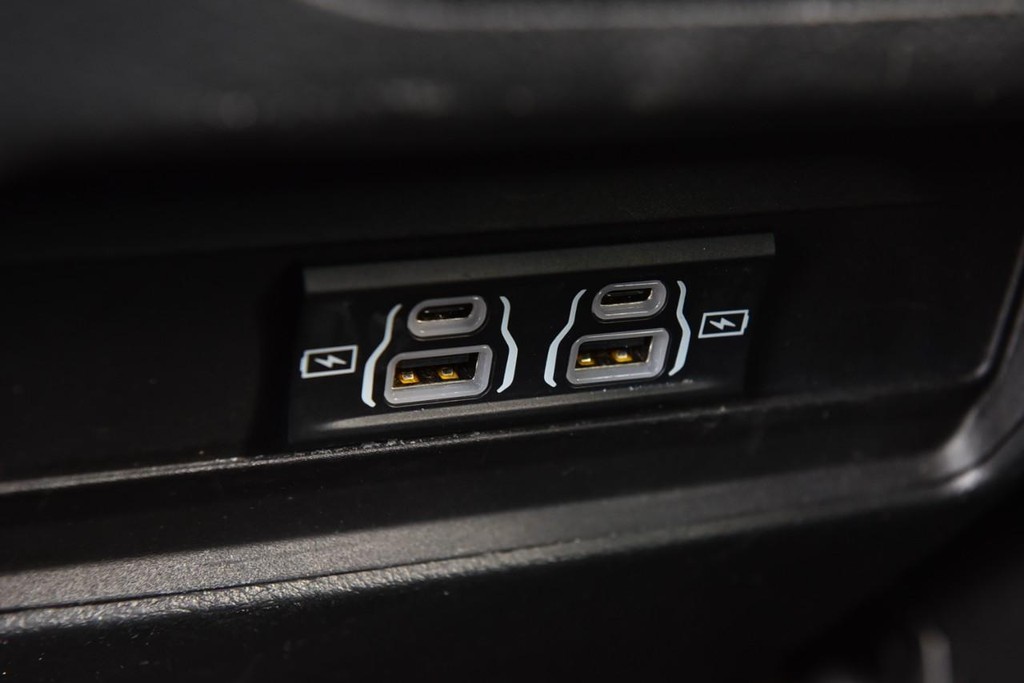 Jeep Grand Cherokee Vehicle Image 23