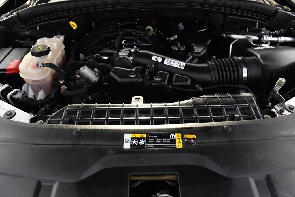 Jeep Grand Cherokee Vehicle Image 25