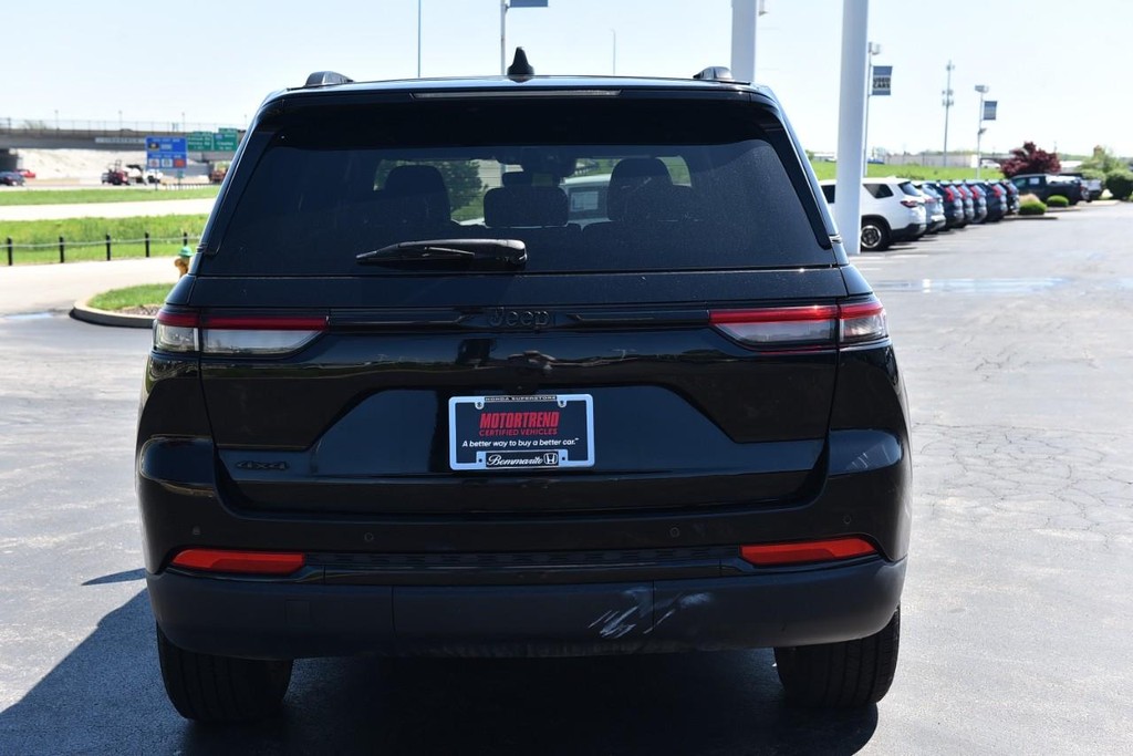 Jeep Grand Cherokee Vehicle Full-screen Gallery Image 6