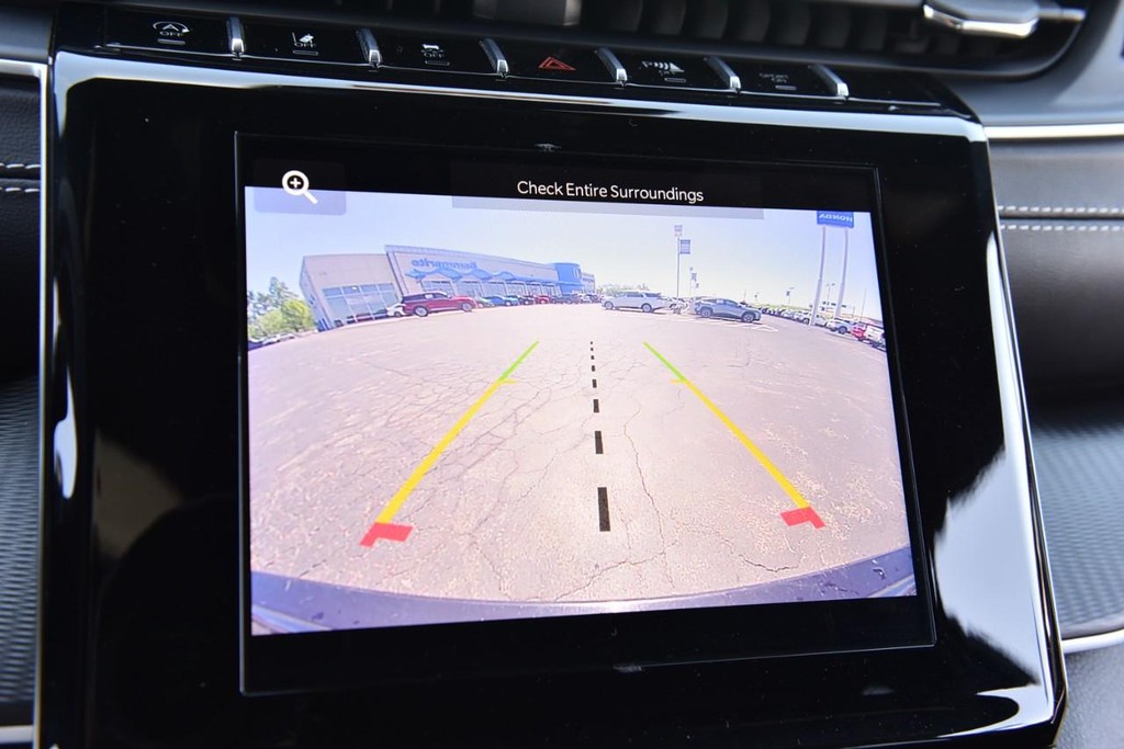 Jeep Grand Cherokee Vehicle Full-screen Gallery Image 12