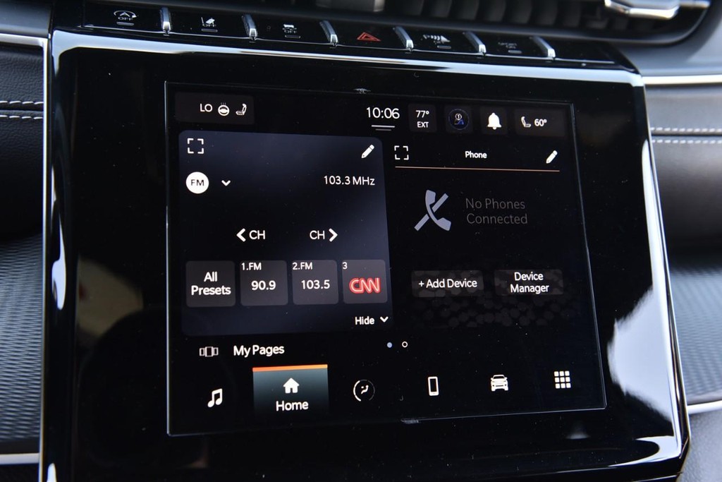 Jeep Grand Cherokee Vehicle Full-screen Gallery Image 13