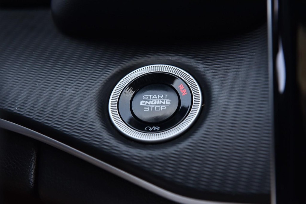 Jeep Grand Cherokee Vehicle Full-screen Gallery Image 16