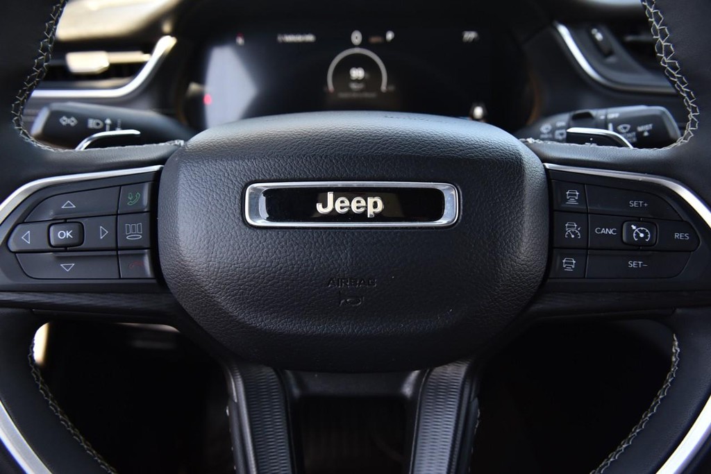 Jeep Grand Cherokee Vehicle Full-screen Gallery Image 17