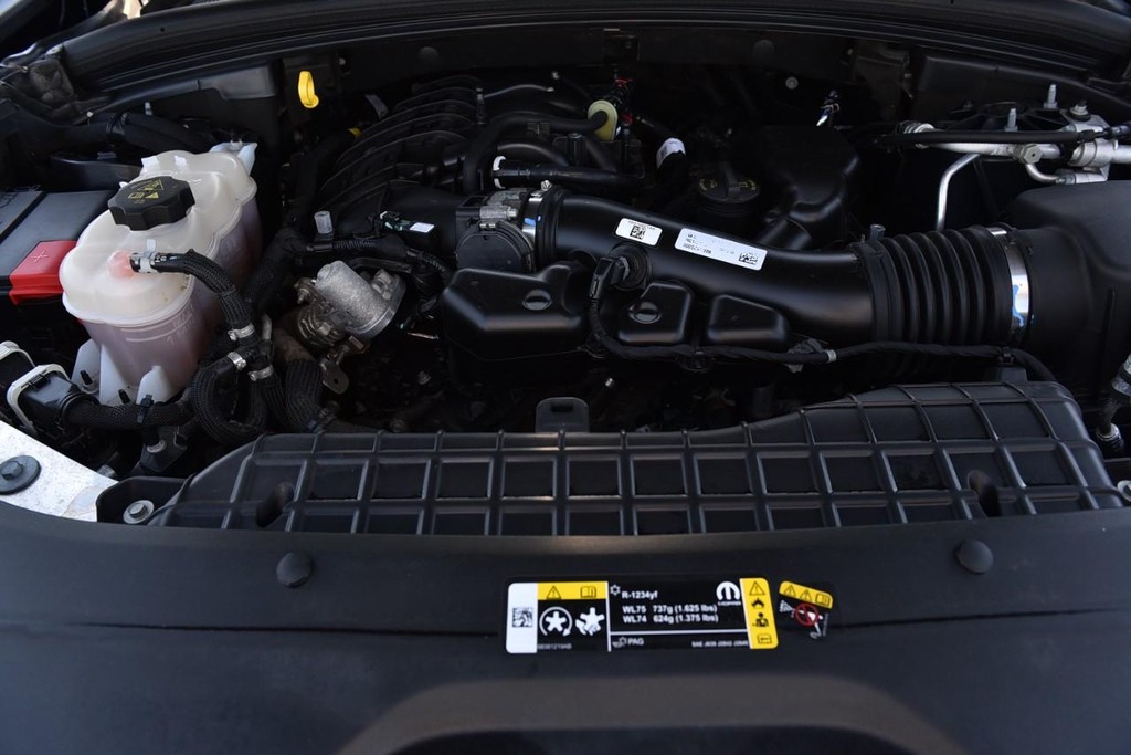 Jeep Grand Cherokee Vehicle Full-screen Gallery Image 25