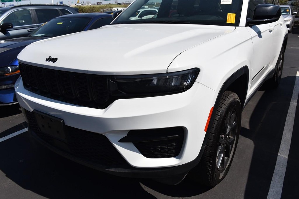 Jeep Grand Cherokee Vehicle Full-screen Gallery Image 2