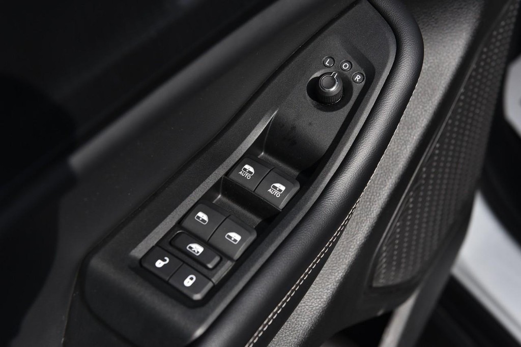 Jeep Grand Cherokee Vehicle Image 08