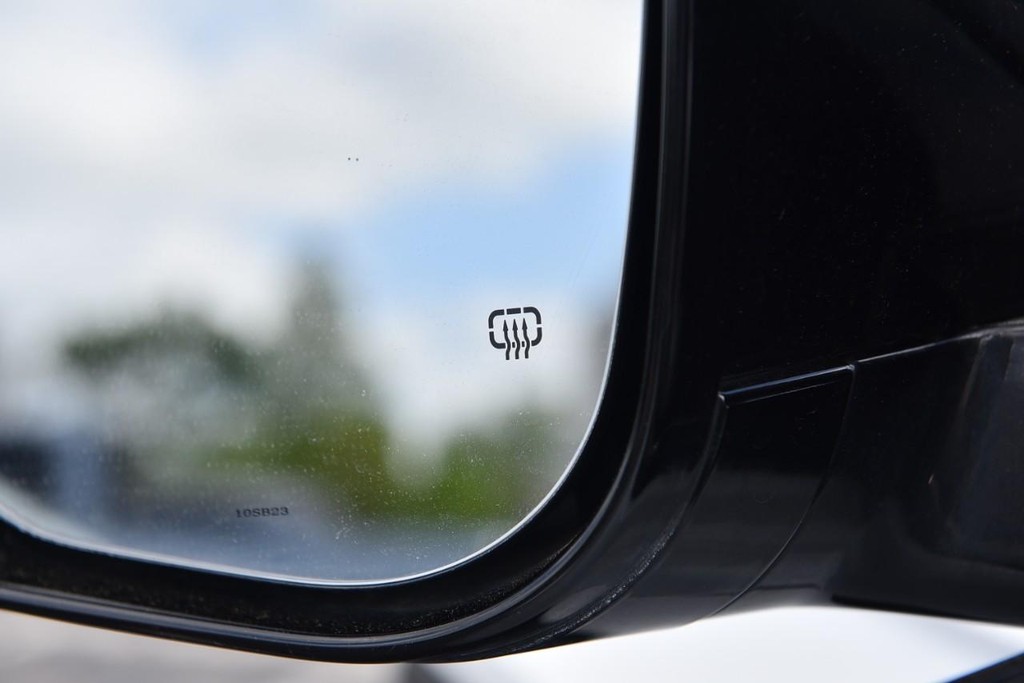 Jeep Grand Cherokee Vehicle Image 09