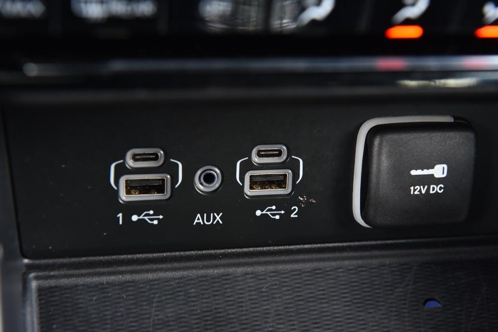 Jeep Grand Cherokee Vehicle Image 16