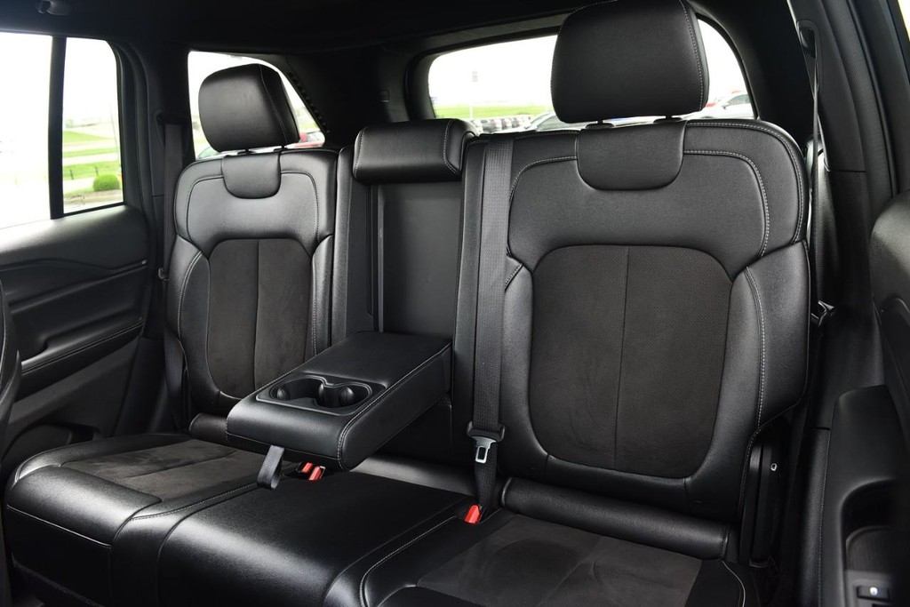 Jeep Grand Cherokee Vehicle Image 21