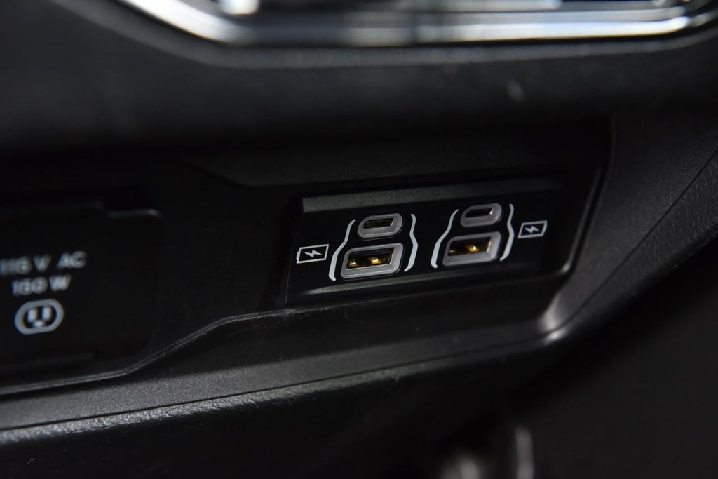 Jeep Grand Cherokee Vehicle Image 23
