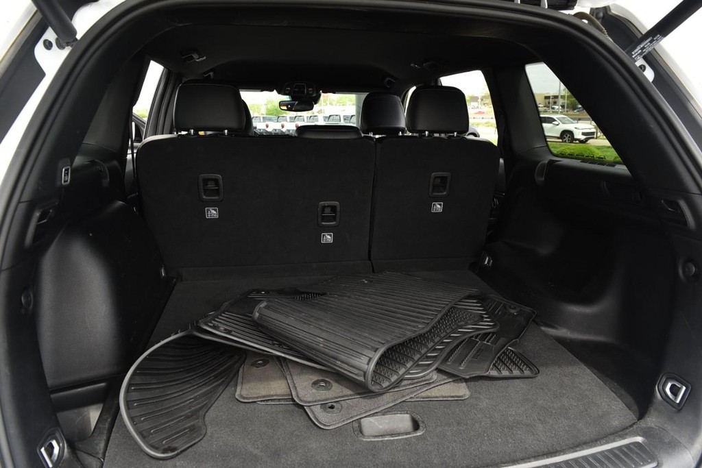 Jeep Grand Cherokee Vehicle Image 24