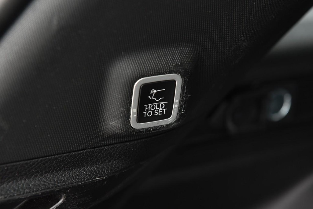 Jeep Grand Cherokee Vehicle Image 25