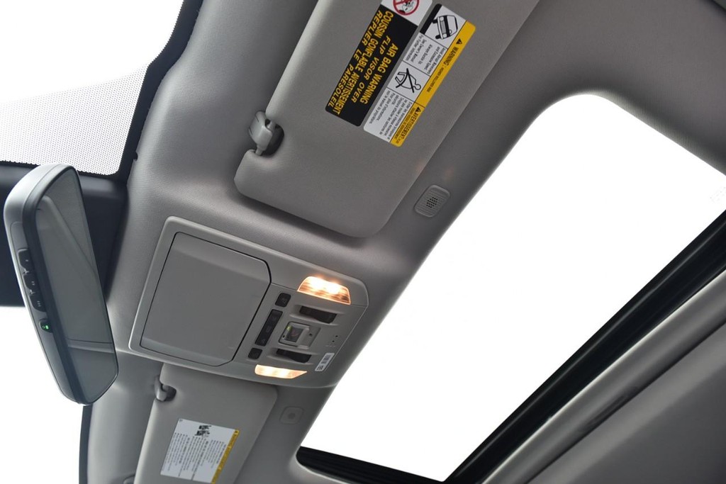 Toyota Highlander Vehicle Image 24