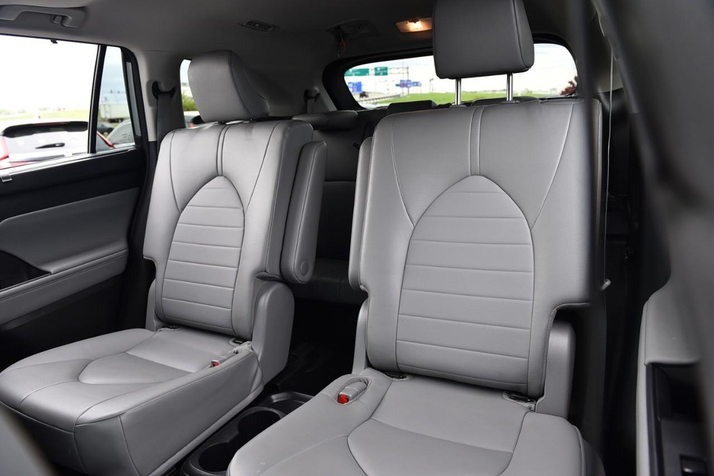 Toyota Highlander Vehicle Image 25