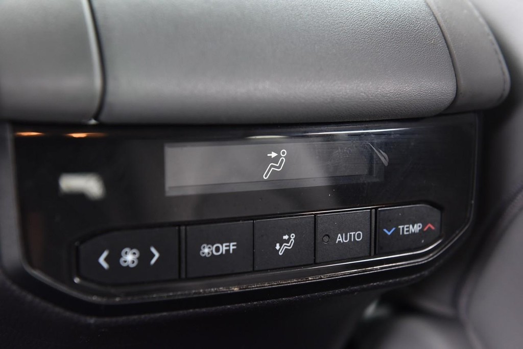 Toyota Highlander Vehicle Image 26