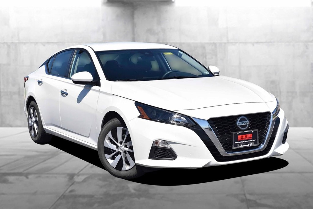 Nissan Altima Vehicle Image 02