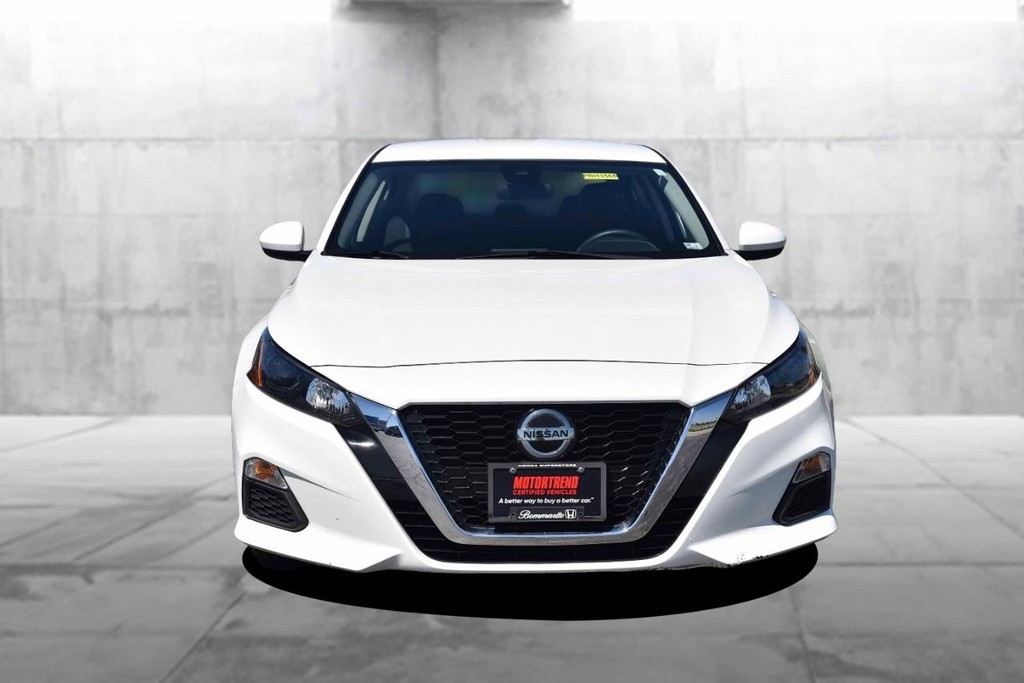 Nissan Altima Vehicle Image 04