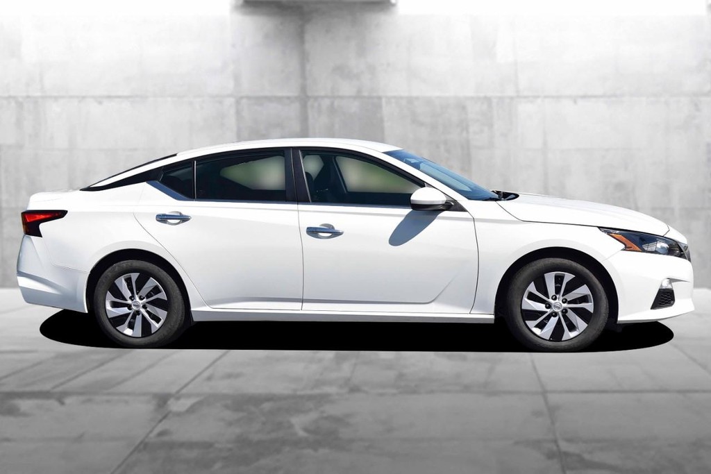 Nissan Altima Vehicle Image 05