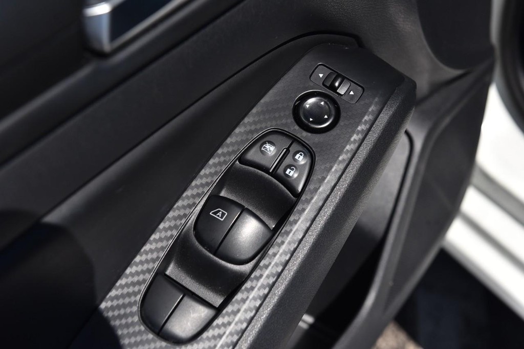Nissan Altima Vehicle Image 09