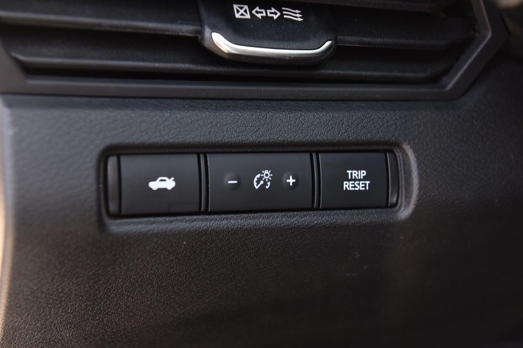 Nissan Altima Vehicle Image 10