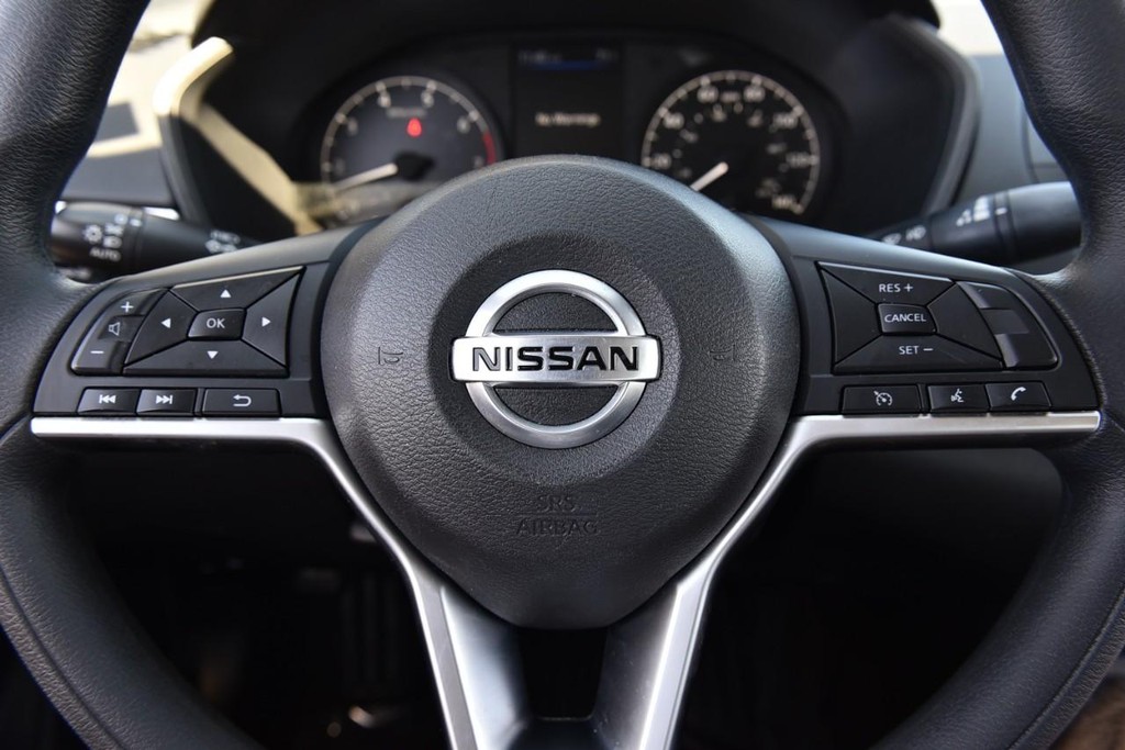 Nissan Altima Vehicle Image 17