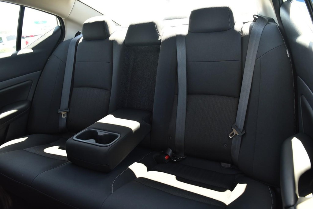 Nissan Altima Vehicle Image 20