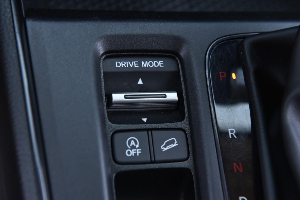 Honda CR-V Vehicle Image 16