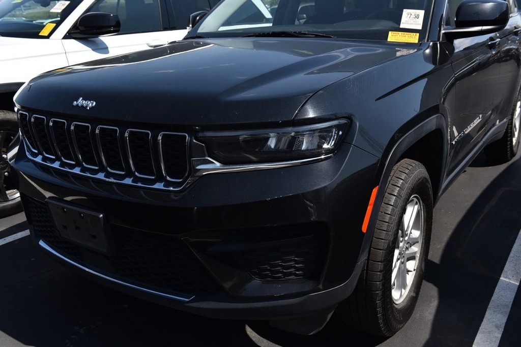 Jeep Grand Cherokee Vehicle Full-screen Gallery Image 2