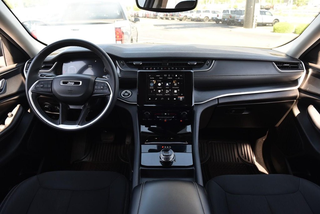 Jeep Grand Cherokee Vehicle Full-screen Gallery Image 7