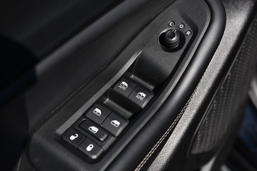 Jeep Grand Cherokee Vehicle Full-screen Gallery Image 8