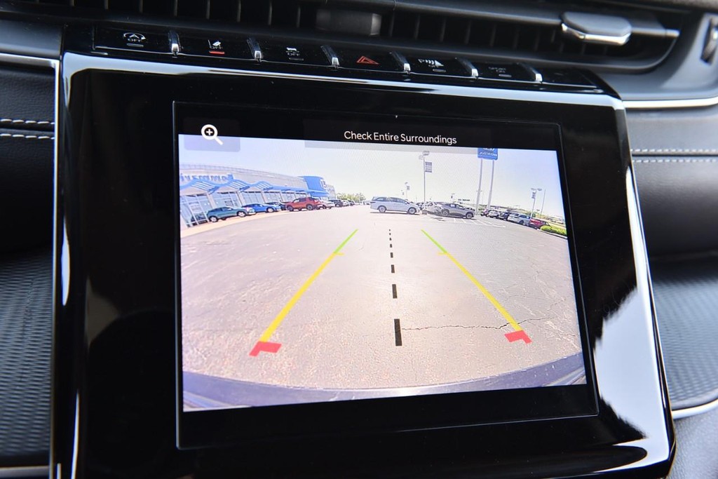 Jeep Grand Cherokee Vehicle Full-screen Gallery Image 13