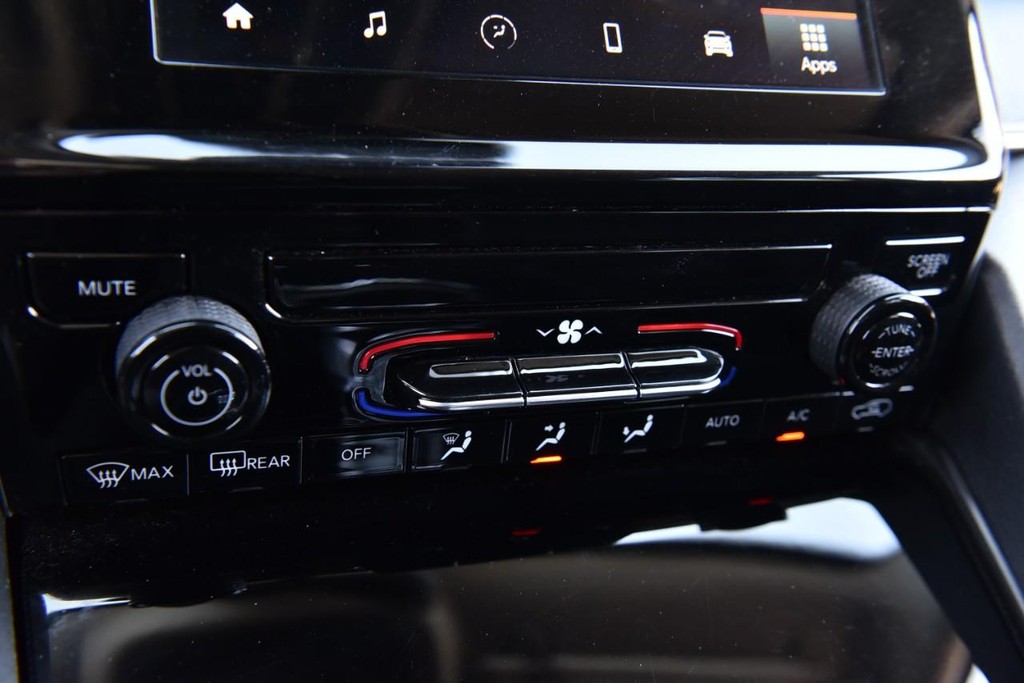 Jeep Grand Cherokee Vehicle Full-screen Gallery Image 15