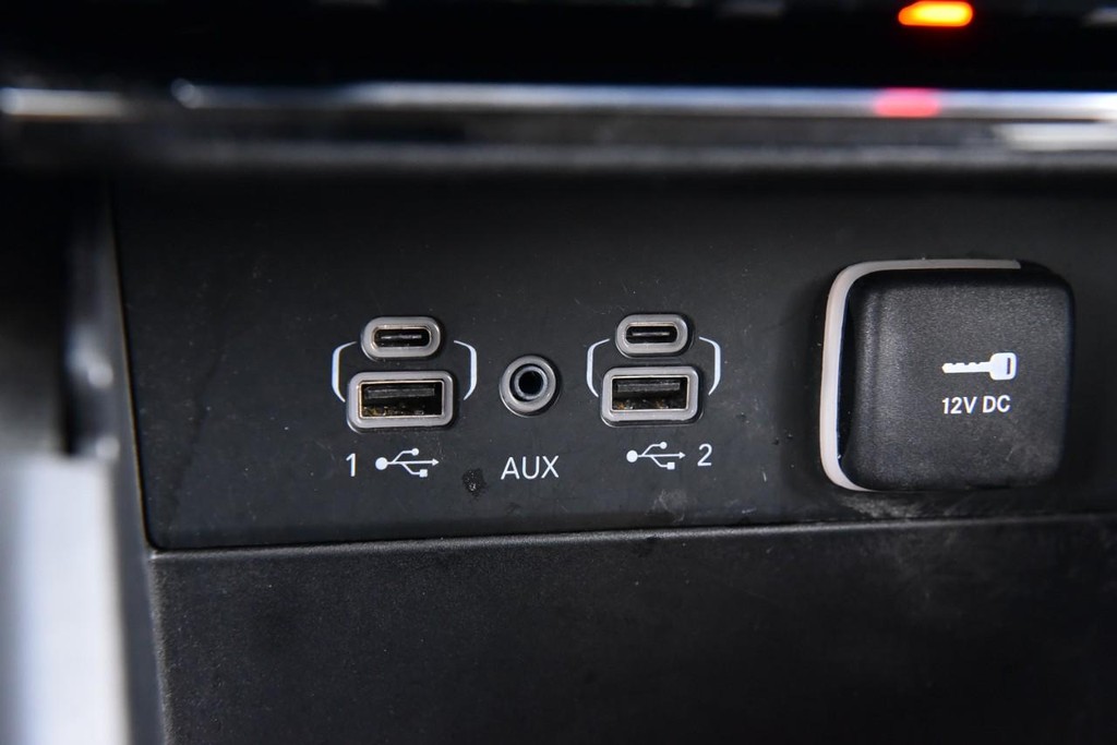 Jeep Grand Cherokee Vehicle Full-screen Gallery Image 16