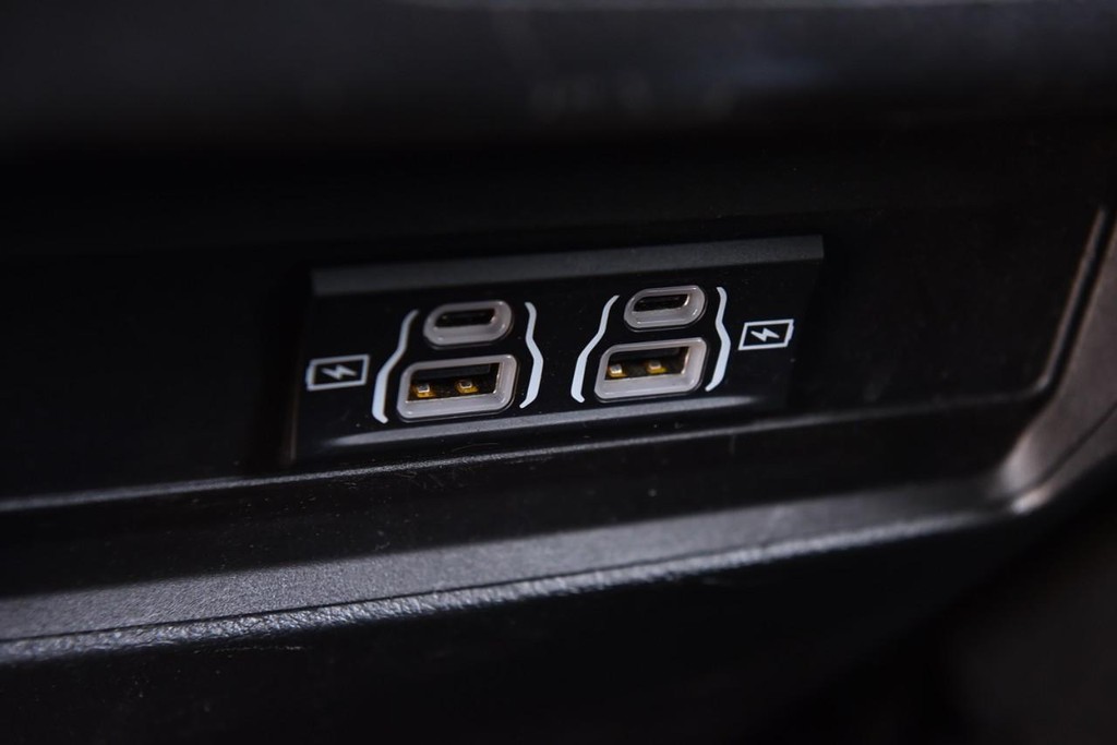 Jeep Grand Cherokee Vehicle Full-screen Gallery Image 23
