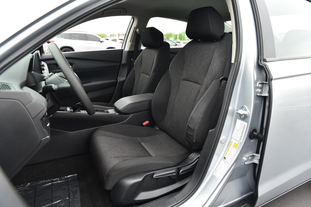 Honda Accord Sedan Vehicle Image 18