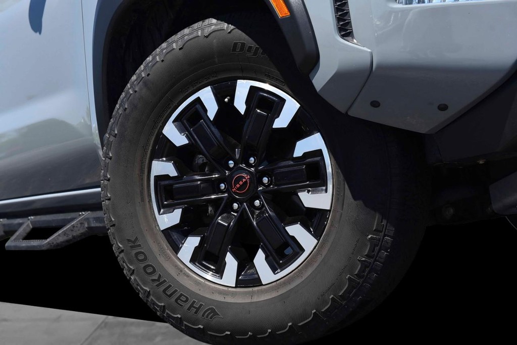 Nissan Frontier Vehicle Image 03
