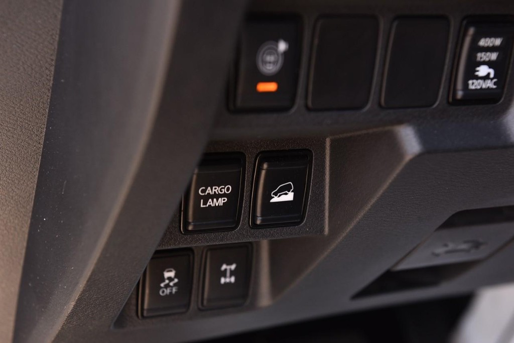 Nissan Frontier Vehicle Image 12