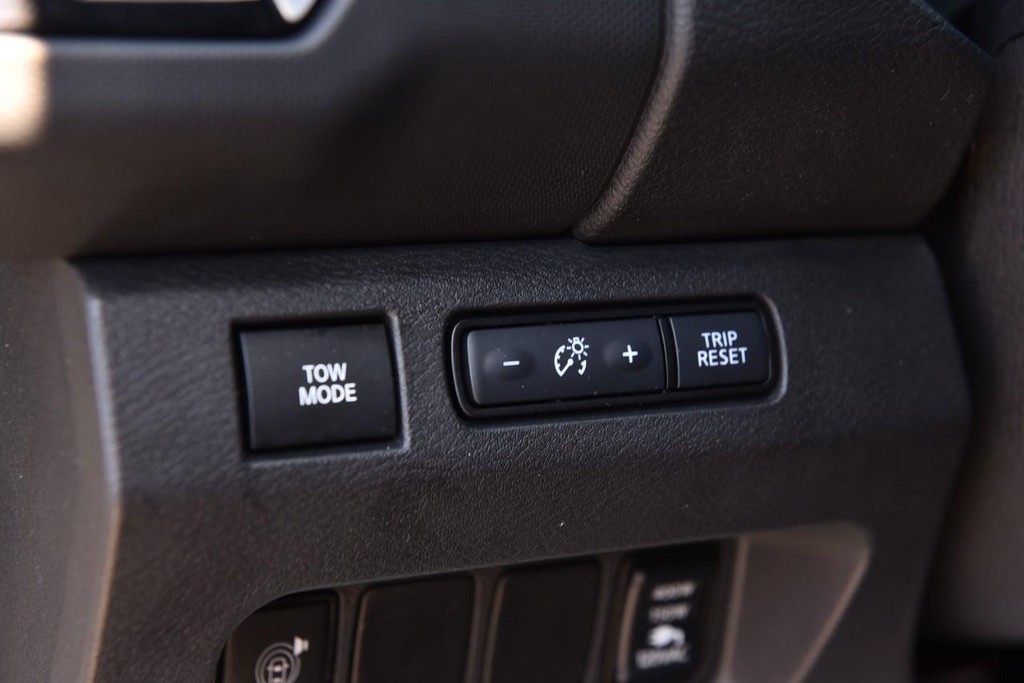 Nissan Frontier Vehicle Image 13