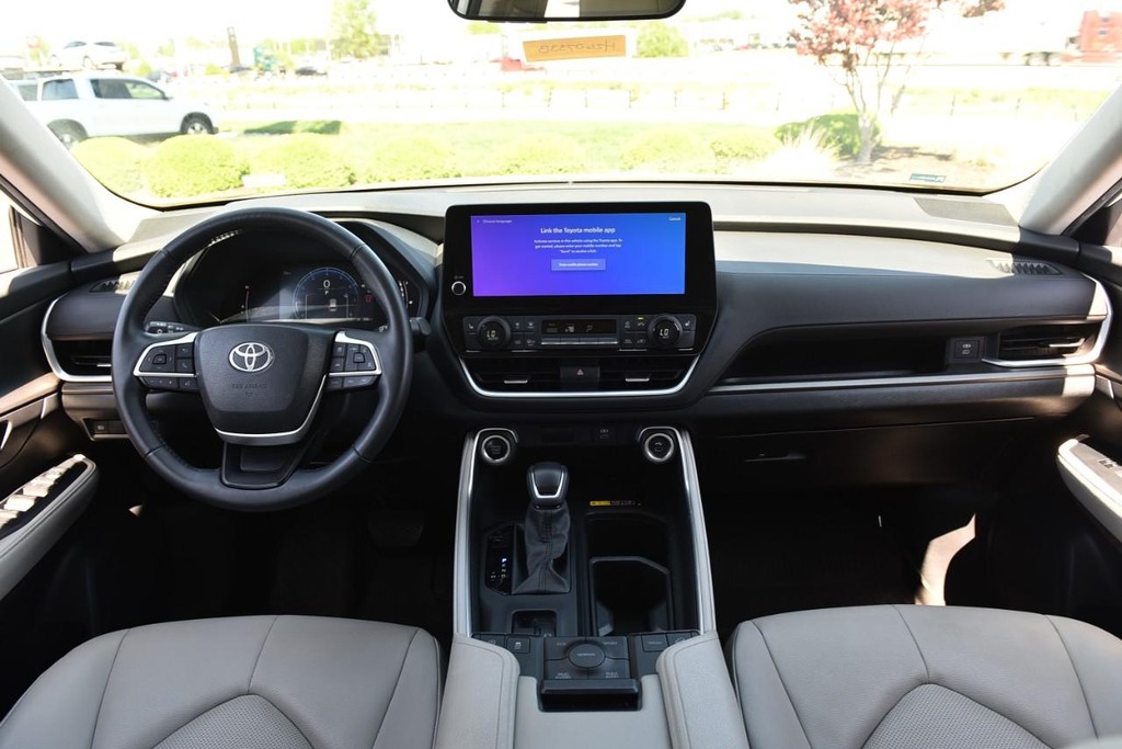 Toyota Grand Highlander Vehicle Image 06