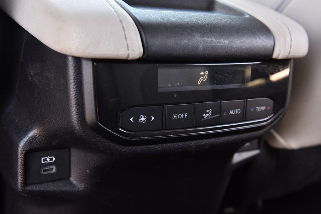 Toyota Grand Highlander Vehicle Image 23