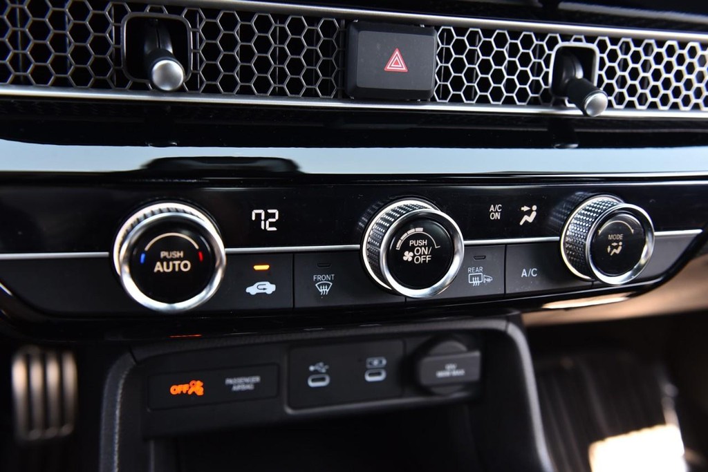 Honda Civic Hatchback Vehicle Image 15