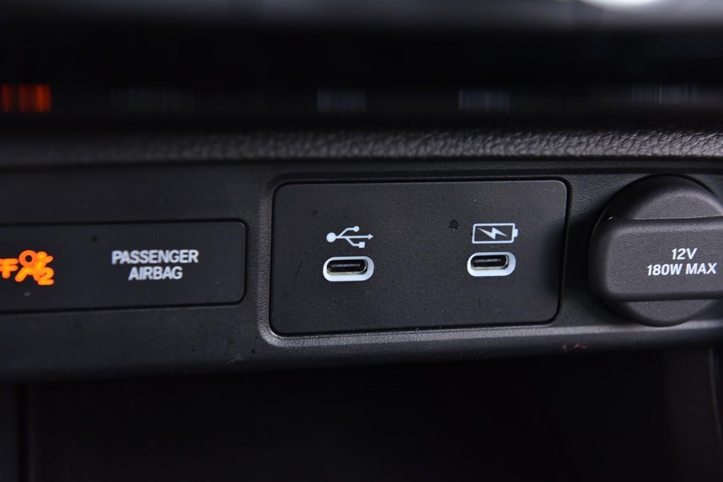 Honda Civic Hatchback Vehicle Image 16