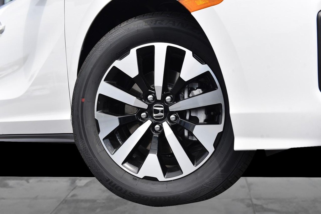 Honda Odyssey Vehicle Full-screen Gallery Image 3