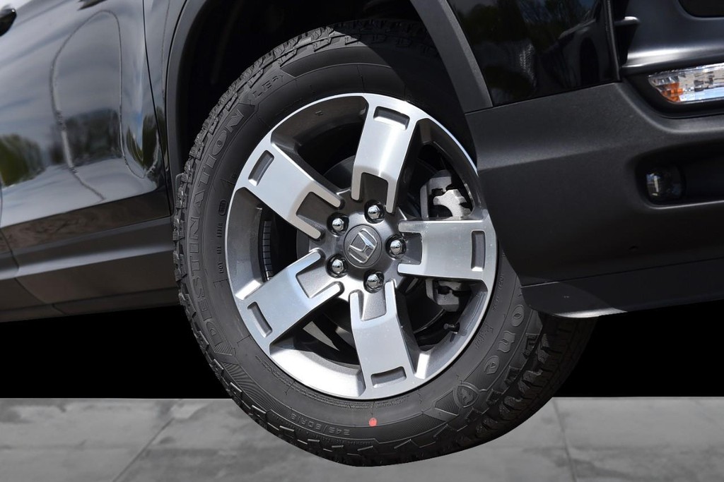 Honda Ridgeline Vehicle Full-screen Gallery Image 3
