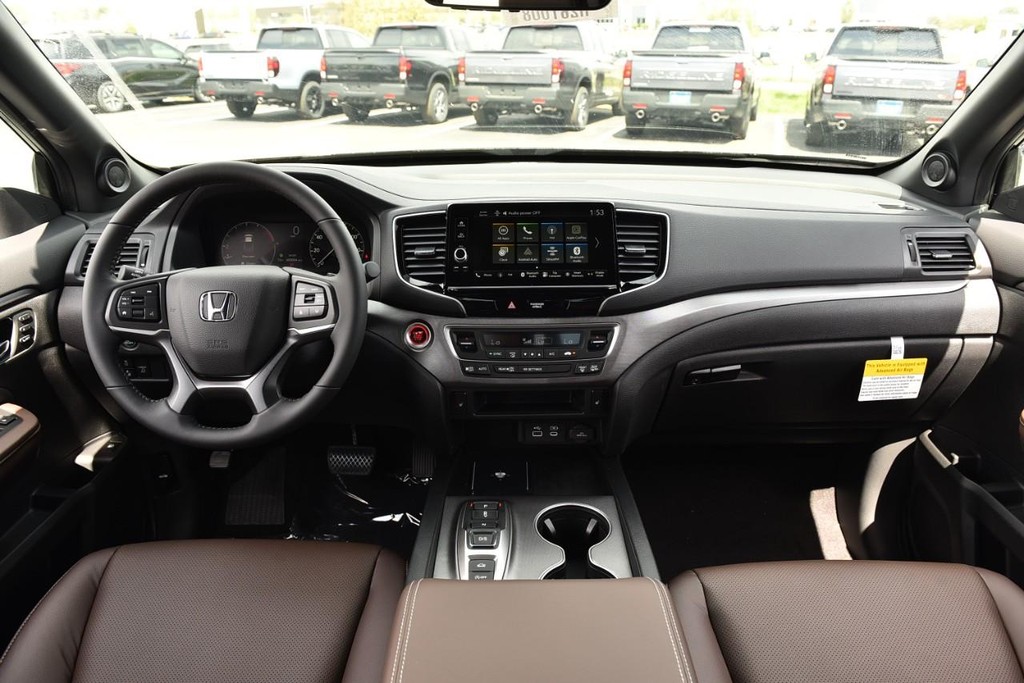 Honda Ridgeline Vehicle Full-screen Gallery Image 8