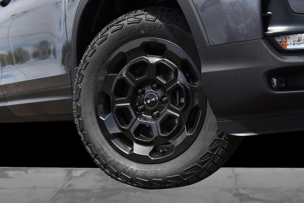 Honda Ridgeline Vehicle Full-screen Gallery Image 3